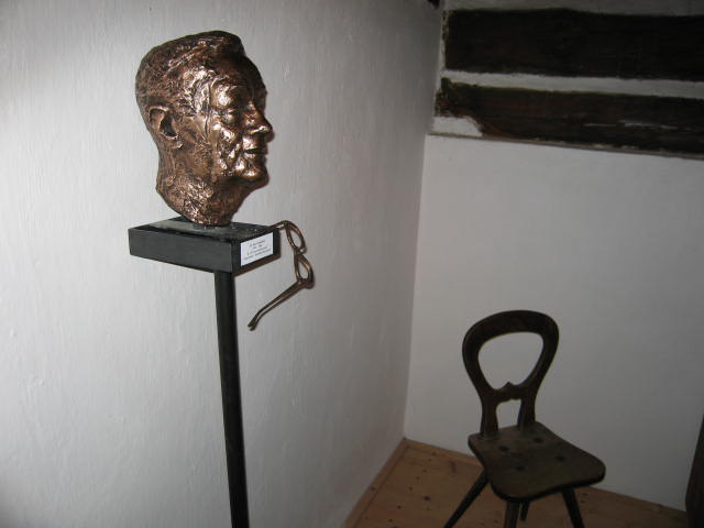 Bronzový odlitek busty Karla Samšiňáka